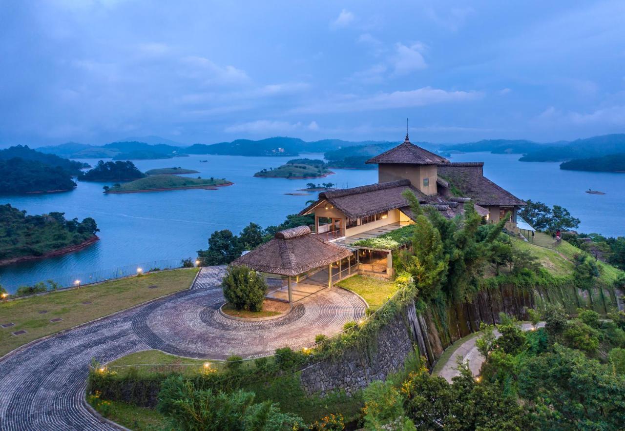 Mountain Shadows Resort วายานาด ภายนอก รูปภาพ